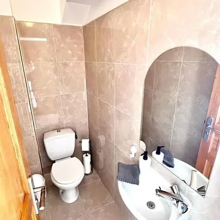 La La Fontaine Apartment *